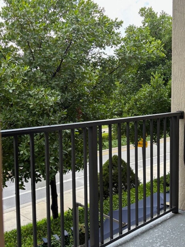Building Photo - Great Condo unit in Doral