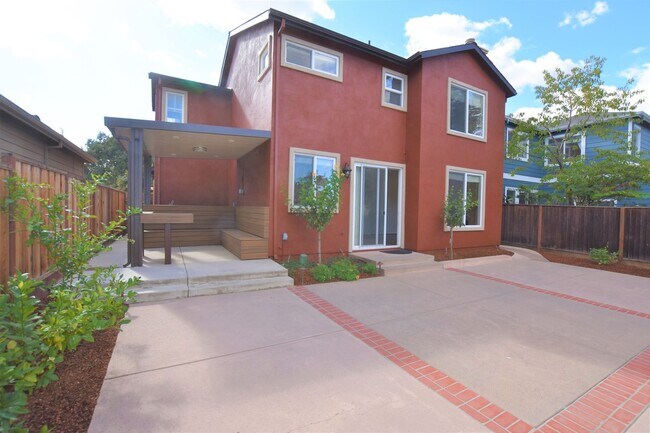Building Photo - Gorgeous Home in Desirable Los Gatos: Four Bedrooms, Two and One-Half Bathrooms SFR