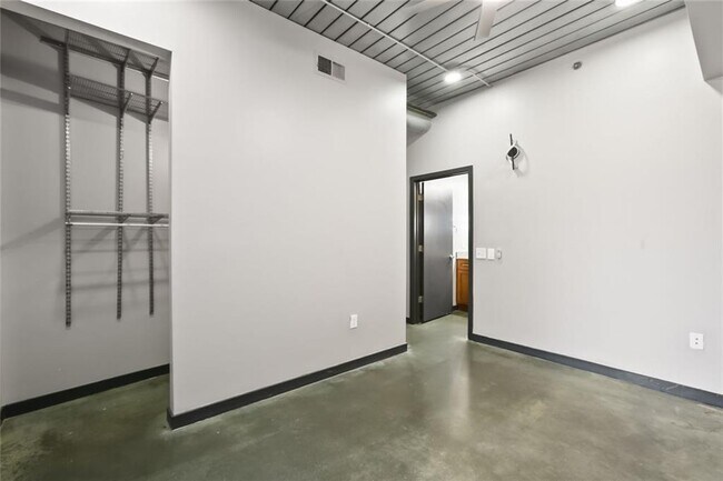 Building Photo - 620 Glen Iris Dr NE