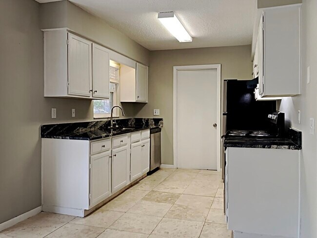 Building Photo - 2143 Creek Side Dr