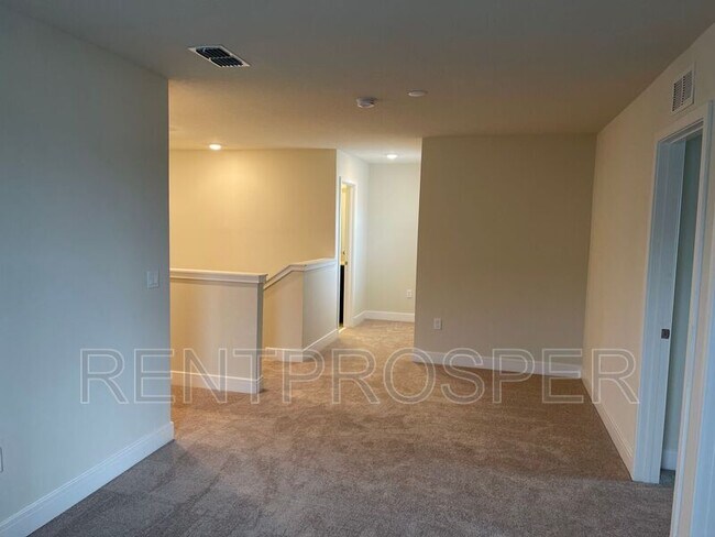 Building Photo - 5100 Chickadee St