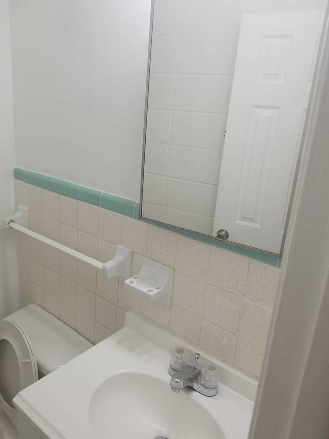 Building Photo - Renovated 1/1 Apt. in Arlington!