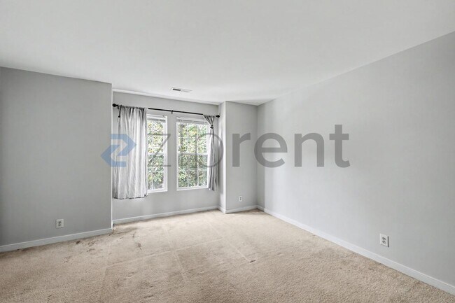 Building Photo - Unit