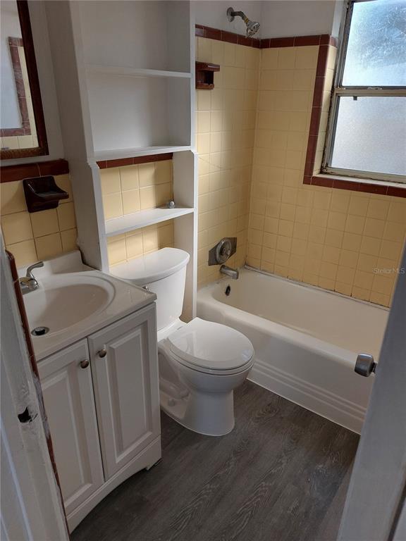 Building Photo - 104 W Lancaster Rd