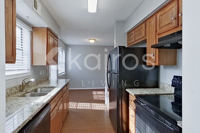 Building Photo - 832 Courtenay Pl