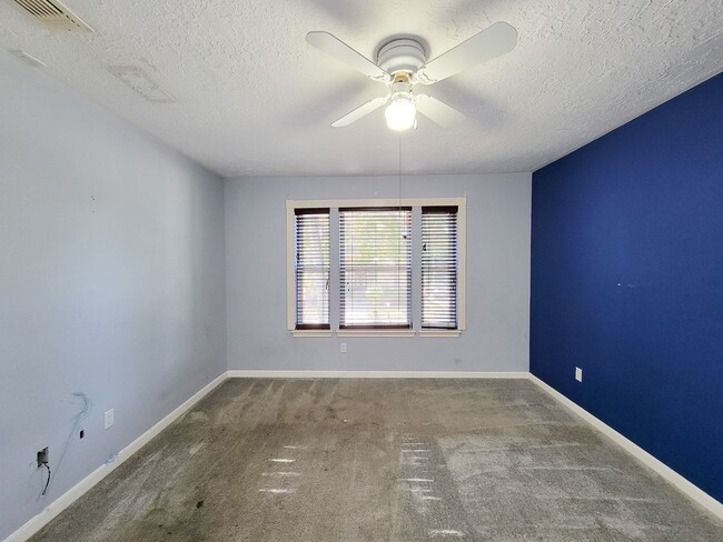 Building Photo - Amazing Cottage Charm Designer Home with Lush Landscaping, Sprinkler System, New Insulated Window...