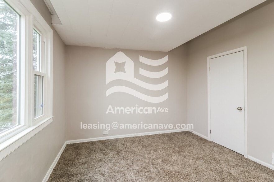 Building Photo - 1224 6th Ave