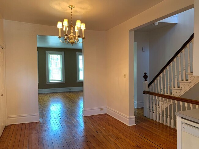Building Photo - 5431 Howe St