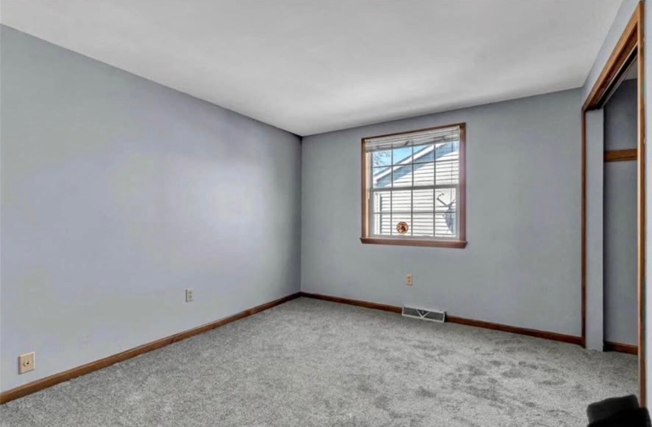 Building Photo - 26 Rushford Ln