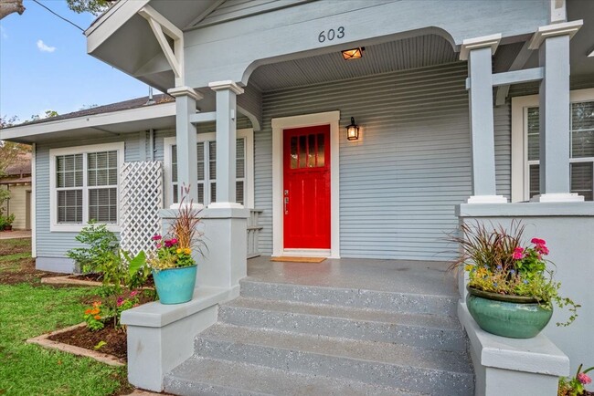 Building Photo - 603 Crockett St