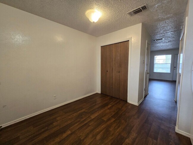 Building Photo - 1309 Quail Cir