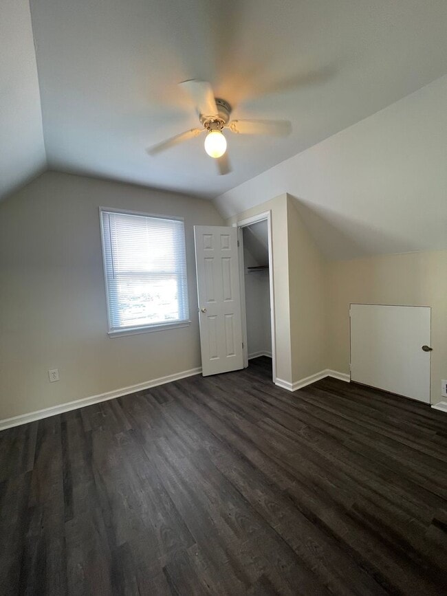 Building Photo - 1014 Colonial Ave