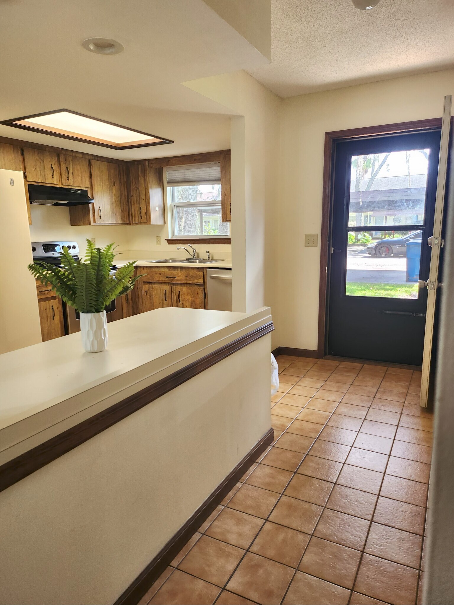 Bright kitchen - 35097 Whispering Oaks Blvd