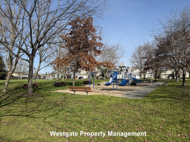 Building Photo - 545 Almanor St