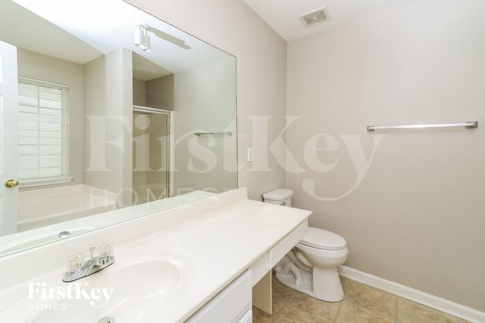 Building Photo - 4805 Enclave Dr