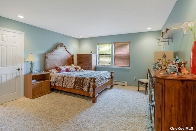 Building Photo - 2 Castle Ct