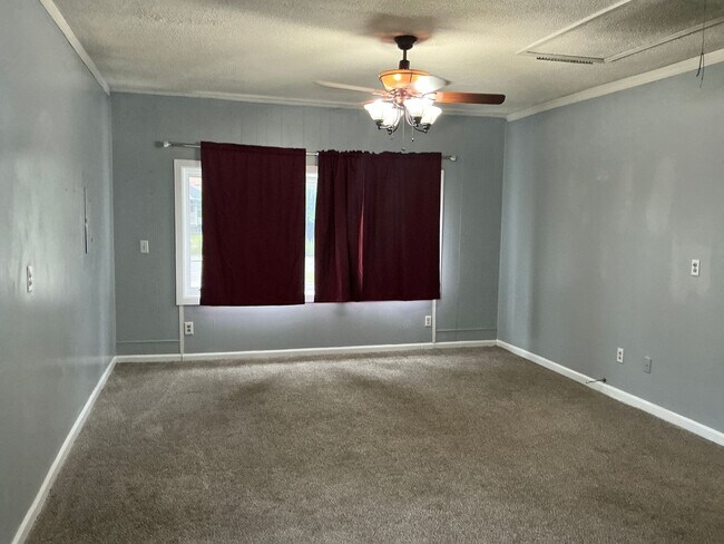 Building Photo - 1323 Wennona Dr