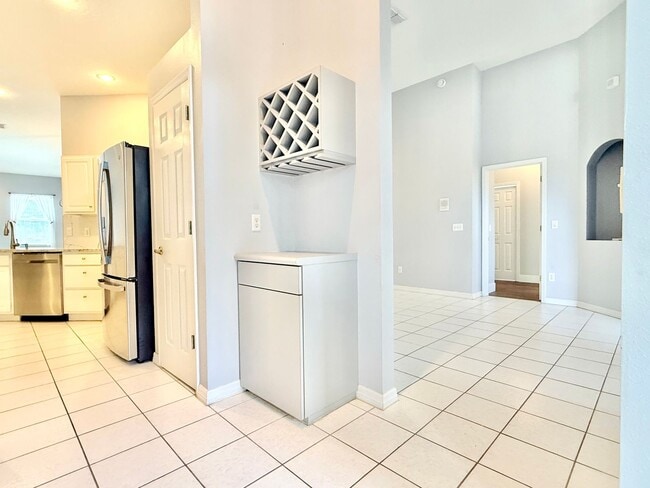 Building Photo - Executive 4bedrooms/3baths Dream pool-home...