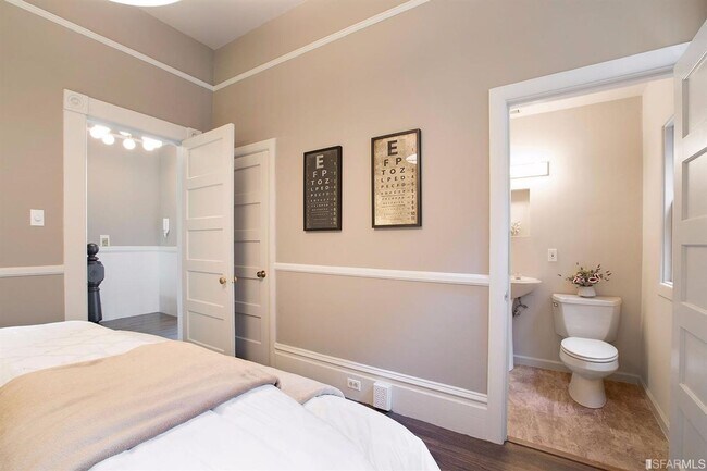 Building Photo - 226-230 Scott St