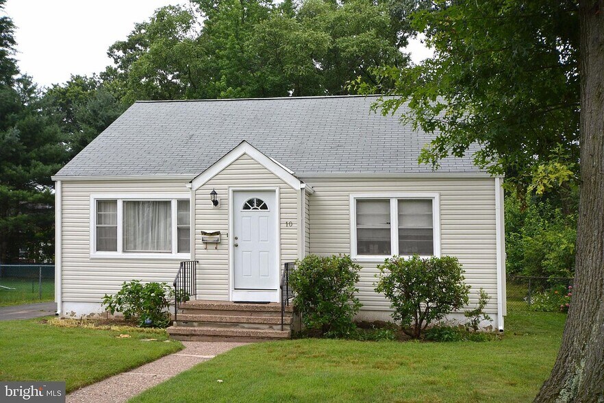 Primary Photo - 10 Ranchwood Dr