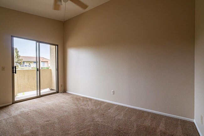 Building Photo - 450 Tava Ln