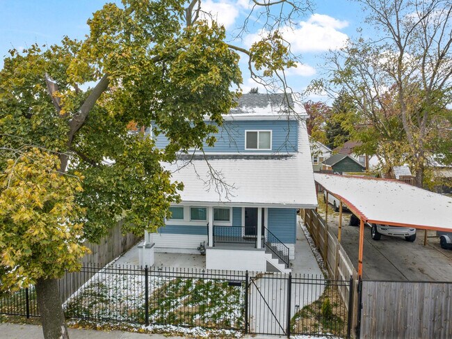 Building Photo - 2009 Sharon St