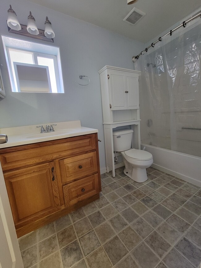 Building Photo - 228 W 1600 N