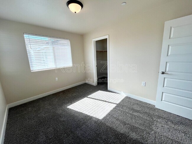 Building Photo - 1353 Carlsbad Dr