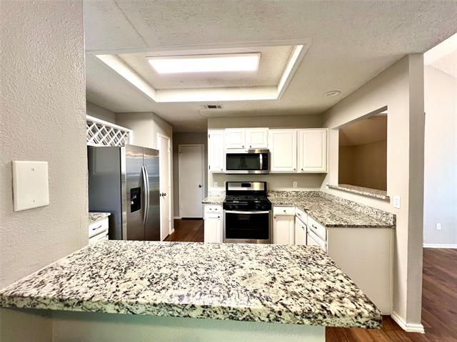 Building Photo - 7155 Penshire Dr