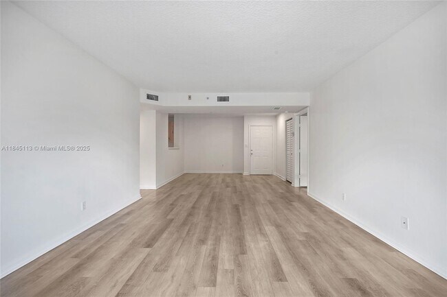 Building Photo - 649 E Sheridan St