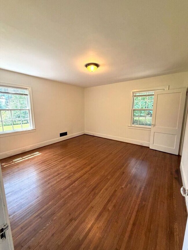 Building Photo - T.R. Lawing Realty Property