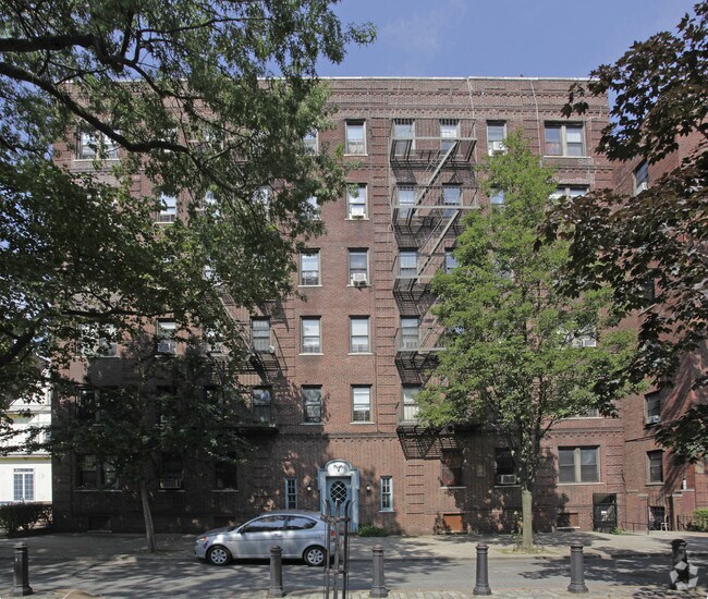 Building Photo - 850 E 17th St