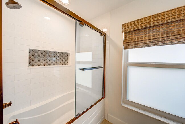 Building Photo - 1853 Shower Tree Way