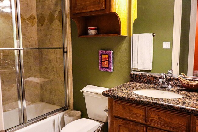 Building Photo - 117 E Lantana St