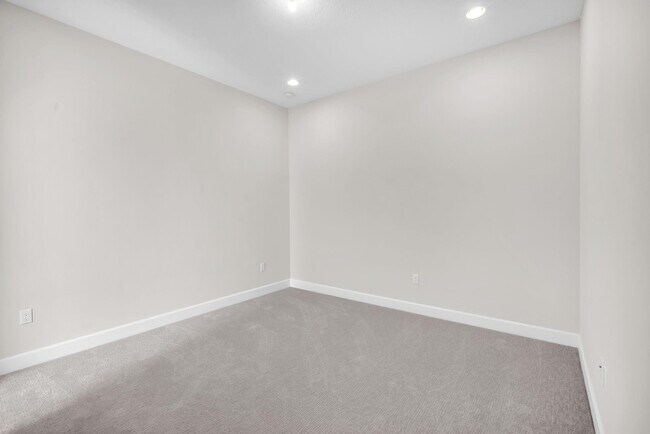 Building Photo - 10990 Violet Mdw St