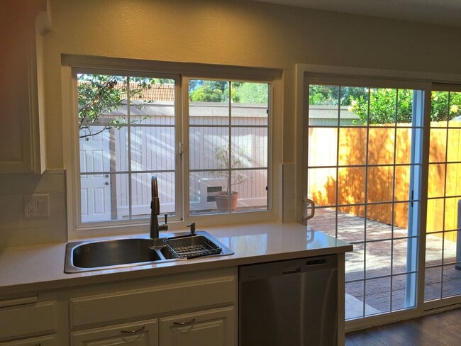 Building Photo - NEW! 3BD/2.5BA Townhome Available in Carls...