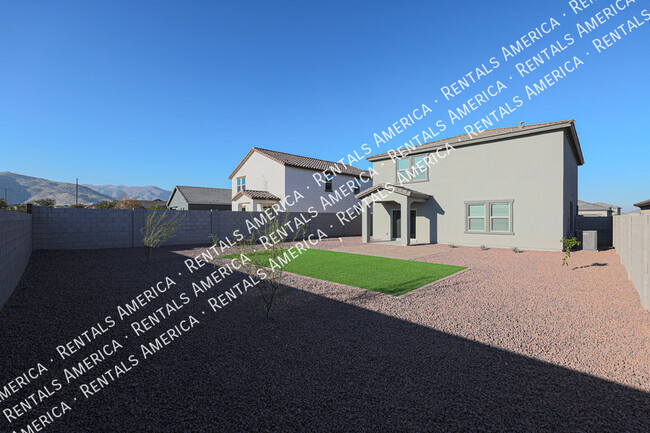 Building Photo - Beautiful 5 BD 3 BA Litchfield Park Home i...