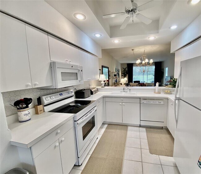 Building Photo - 9590 High Gate Dr