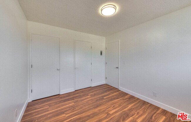 Building Photo - 8468 S Halldale Ave