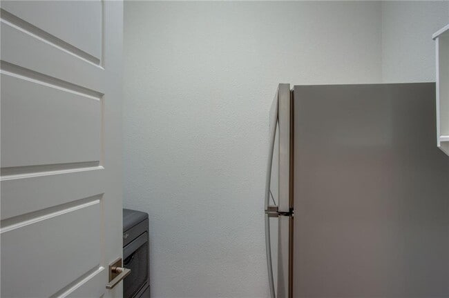 Building Photo - 820 Anahuac Dr