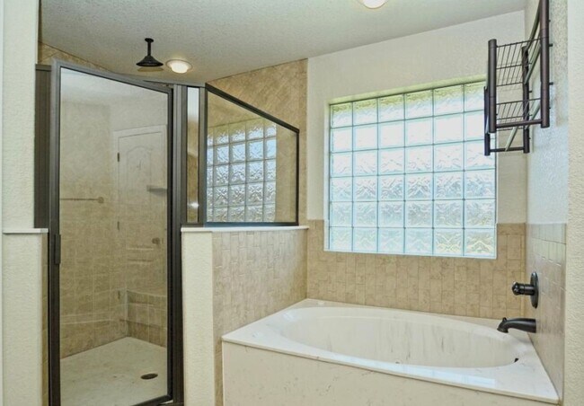 Building Photo - Harker Heights Home With Upgraded Features