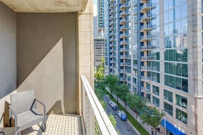 Building Photo - 54 Rainey St