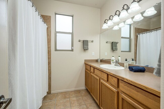 Building Photo - 2711 Sunrise Point Rd