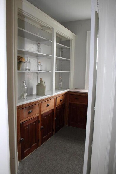 Pantry - 2909 N Farwell Ave