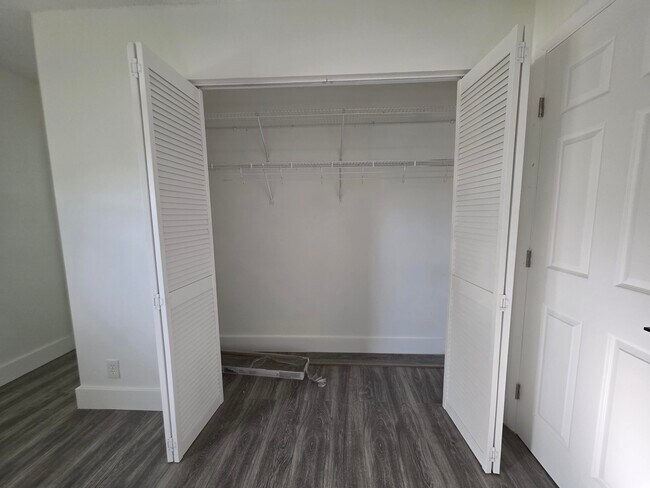 Building Photo - 718 Whippoorwill Ln