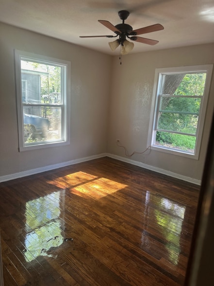 Building Photo - 3821 Homan Ave