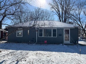 Building Photo - Charming SW Rochester home with fenced yard!