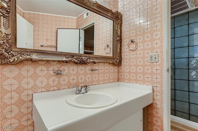 Building Photo - 3705 Haddock Ave