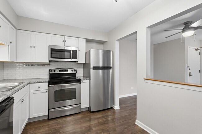 Building Photo - 7510 Farmingdale Dr