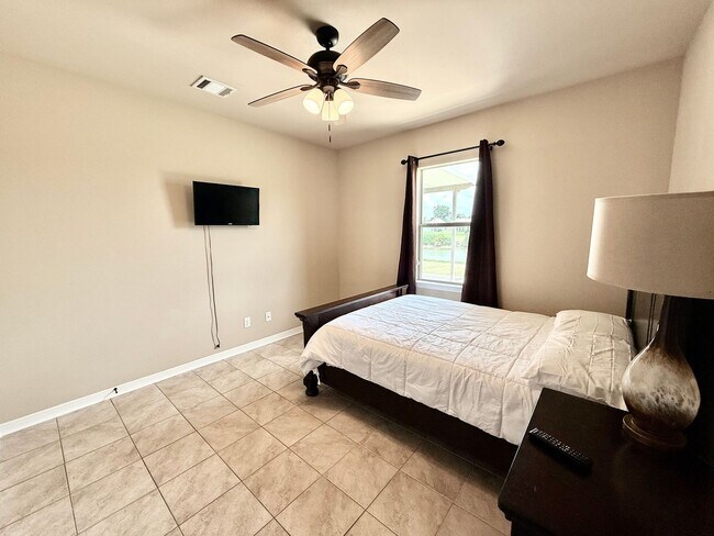 Building Photo - 39122 Bayou View Ave